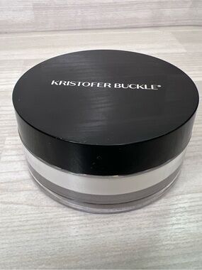 Kristofer Buckle Translucent Setting Powder